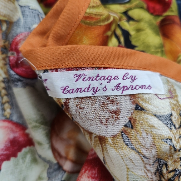 Hand Stitched Half Apron - Vintage by Candy's Aprons - Picture 5 of 5